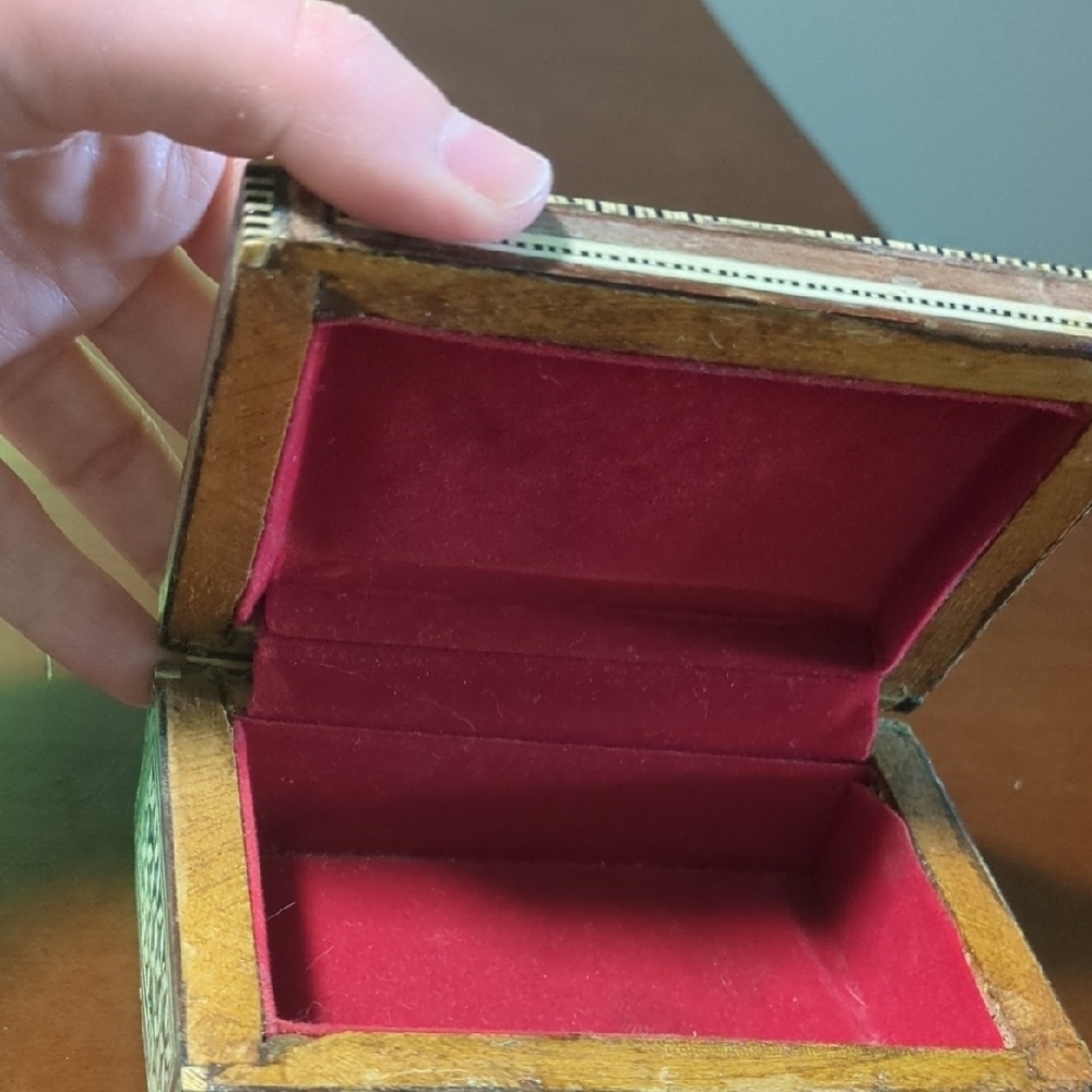 Moroccan Intricate Geometric Inlay Box - Picture 5 of 8
